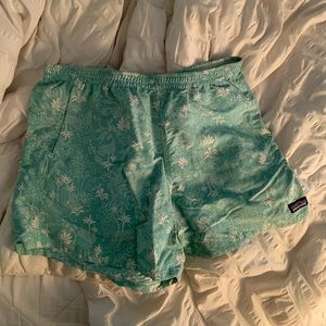 Barely worn Patagonia Baggies – rare print!